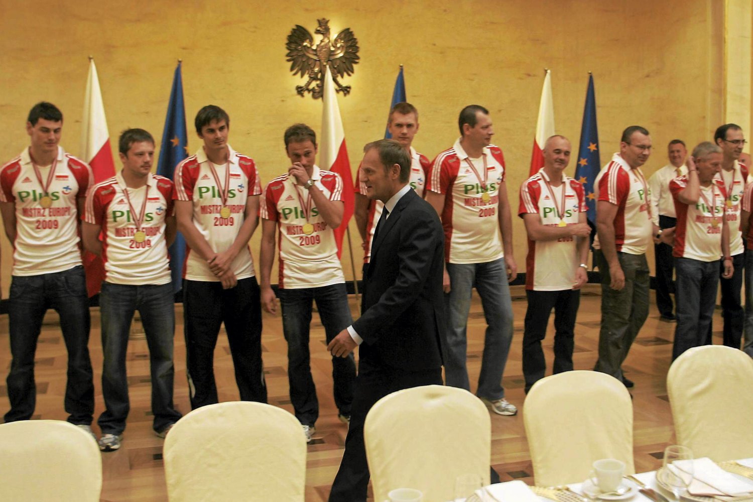 Premier Donald Tusk z siatkarzami prezentacji Polski