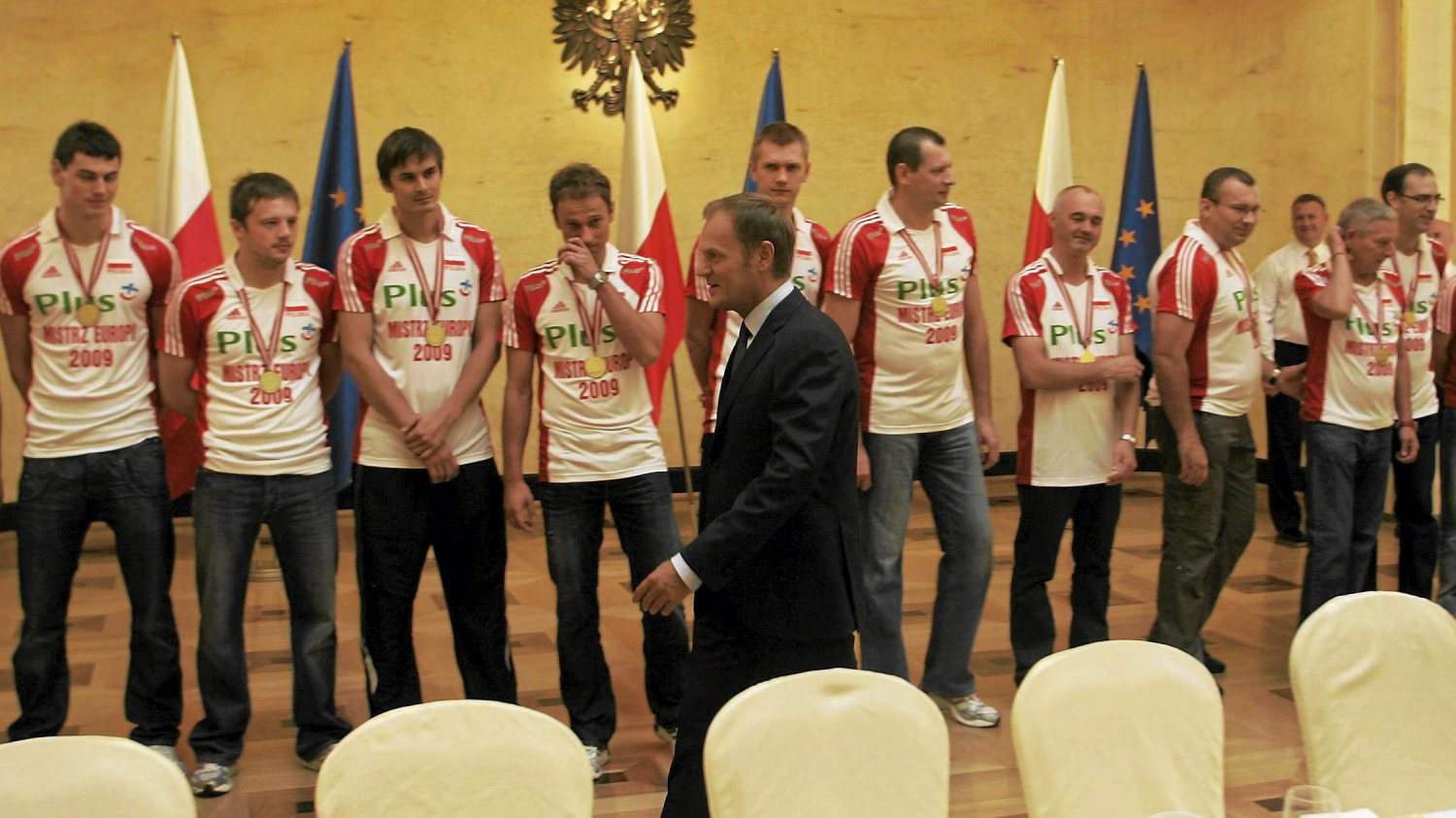 Premier Donald Tusk z siatkarzami prezentacji Polski