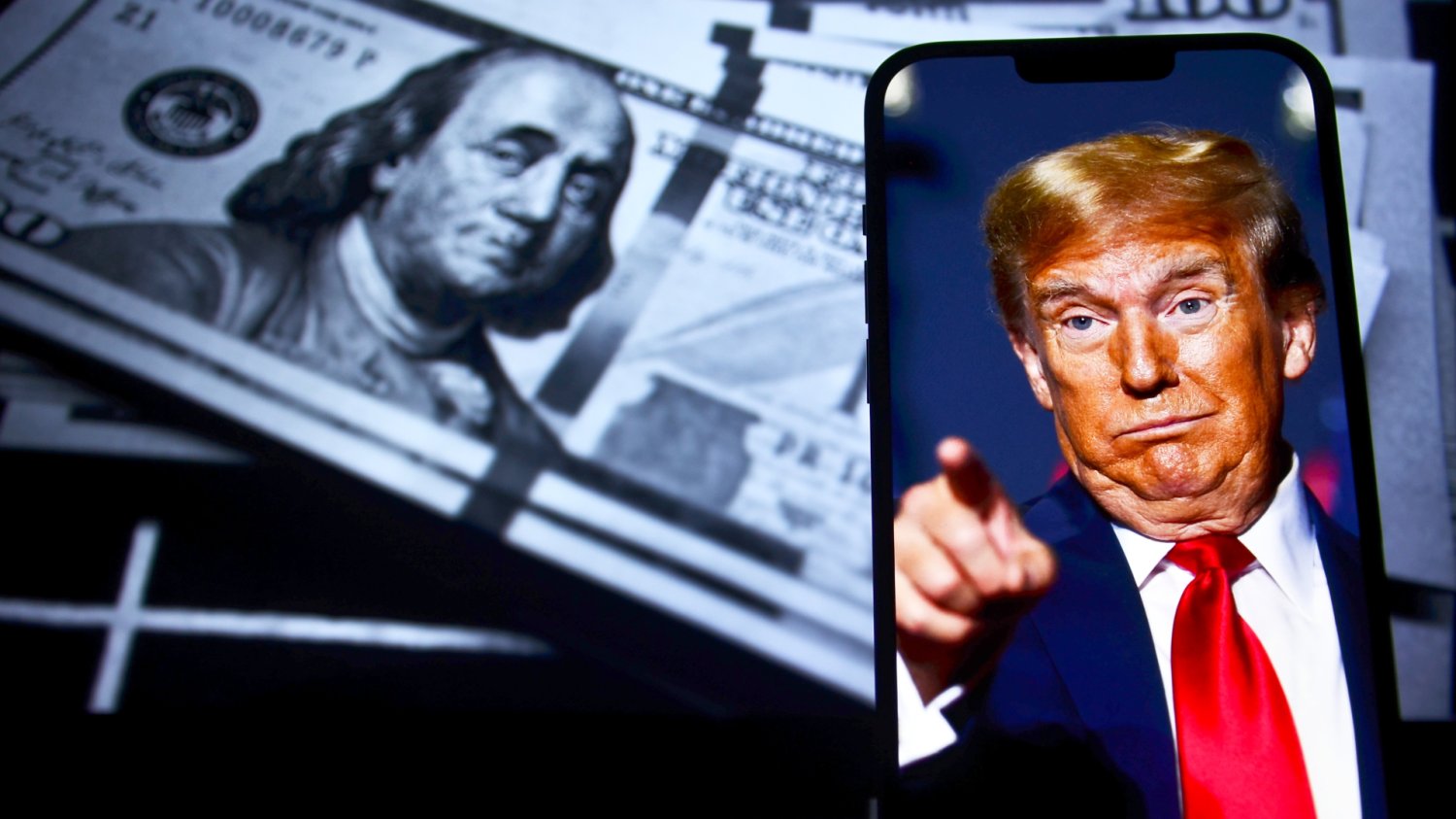 Ceny dolara i ropy od razu się ruszyły po "negocjacjach-widmo". Decydujące 5 dni Ceny dolara i ropy po słowach Trumpa o negocjacjach z Iranem. Będą obniżki?