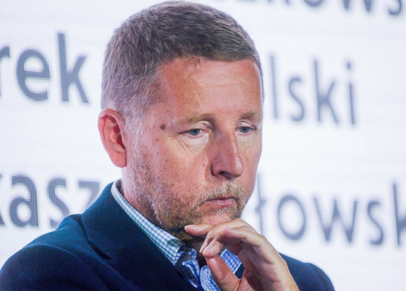 Prof. Marek Magierowski w 2014 roku zrezygnował z polityki (był europosłem, który startował z list PiS-u, później współtworzył PJN i Polskę Razem) i wrócił na Uniwersytet Śląski. Jest autorem wielu książek.