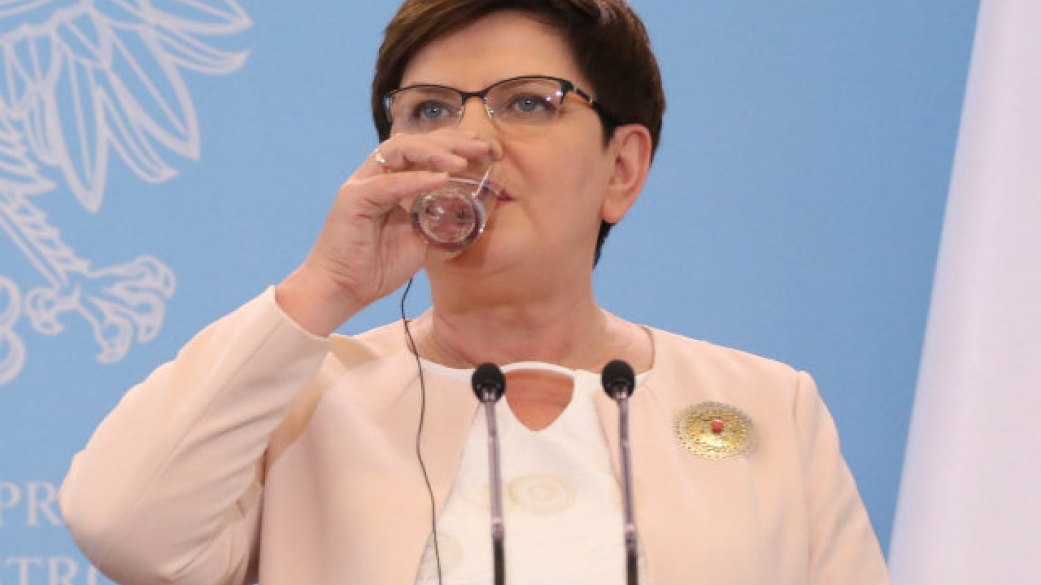 Beata Szydło może mieć powody do zadowolenia, poparcie dla jej rządu w najnowszym sondażu CBOS wciąż wzrasta mimo kontrowersyjnych działań władzy po sierpniowych nawałnicach.