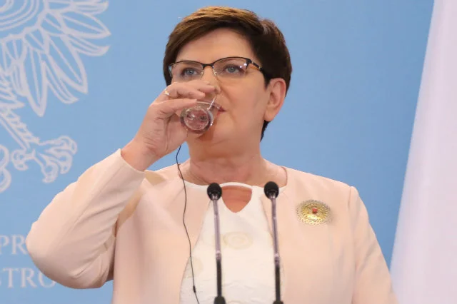 Beata Szydło może mieć powody do zadowolenia, poparcie dla jej rządu w najnowszym sondażu CBOS wciąż wzrasta mimo kontrowersyjnych działań władzy po sierpniowych nawałnicach.