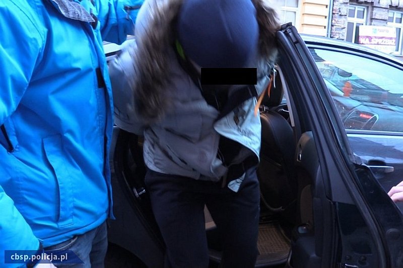 Funkcjonariusze CBŚP zatrzymali 21 członków zorganizowanej grupy przestępczej o charakterze zbrojnym. Wśród aresztowanych jest Michał Materla, polski zawodnik MMA