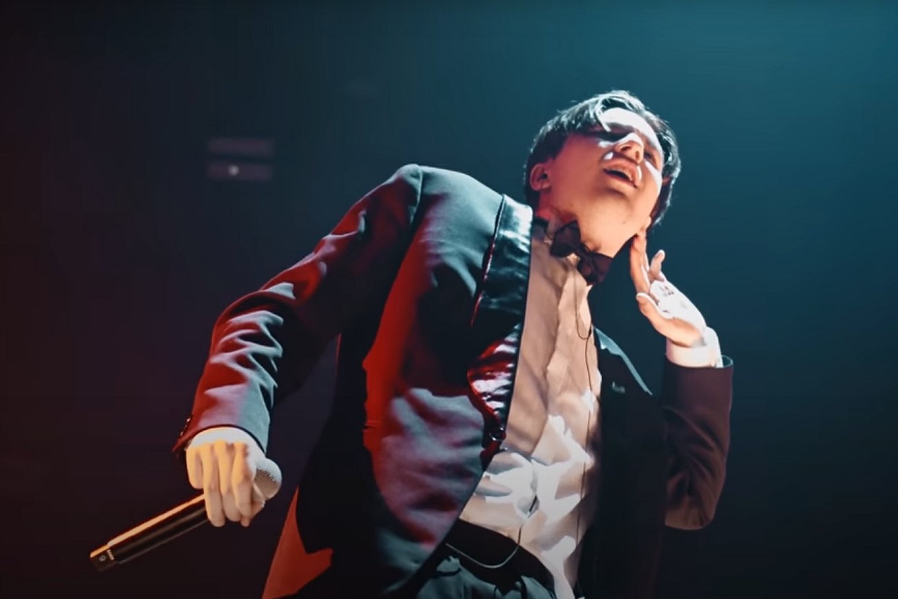 Mata (Michał Matczak) podczas koncertu.