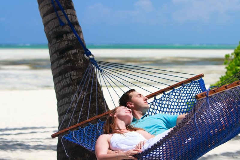 Lato to okres, gdy naszą głowę zaprzątają myśli o wyjazdach i wypoczynku. Zadbajmy o to, by po powrocie do domu nie zamieniły się one w czarne myśli