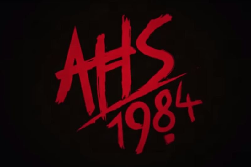 "American Horror Story: 1984" jest dziewiątym sezonem w serii.