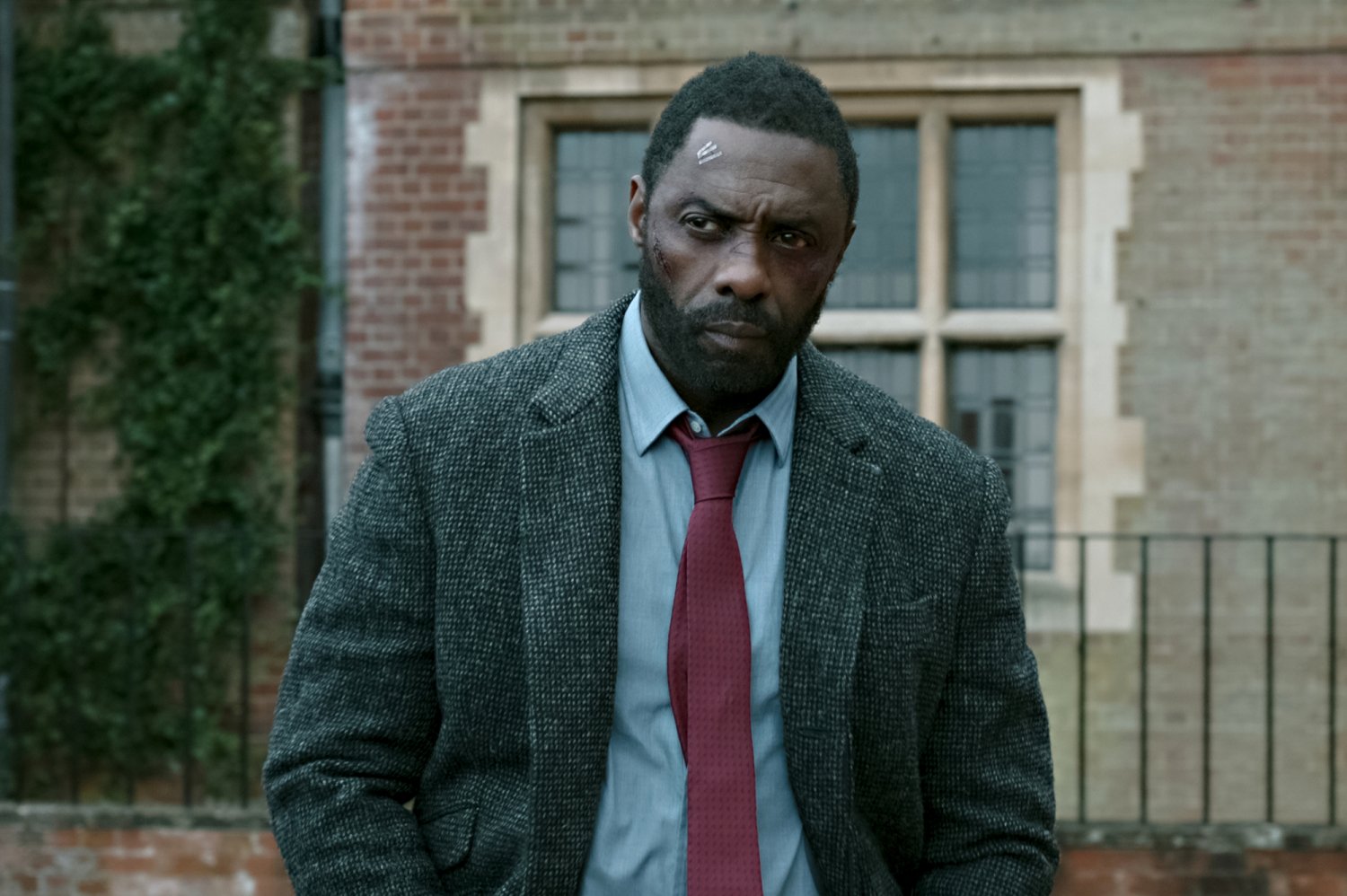 Idris Elba jako Luther w filmie "Luther: Zmrok"