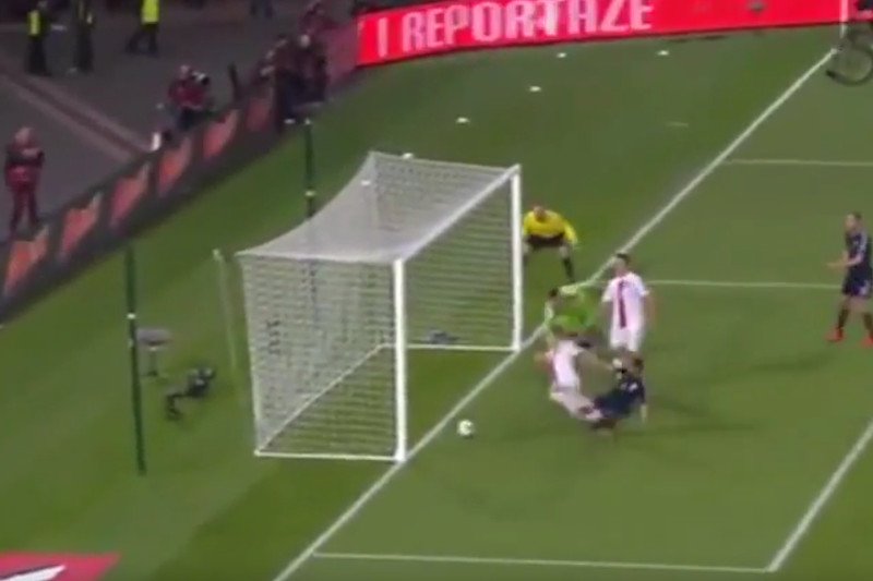 Gol Roberta Lewandowskiego w ostatniej sekundzie meczu Szkocja-Polska.