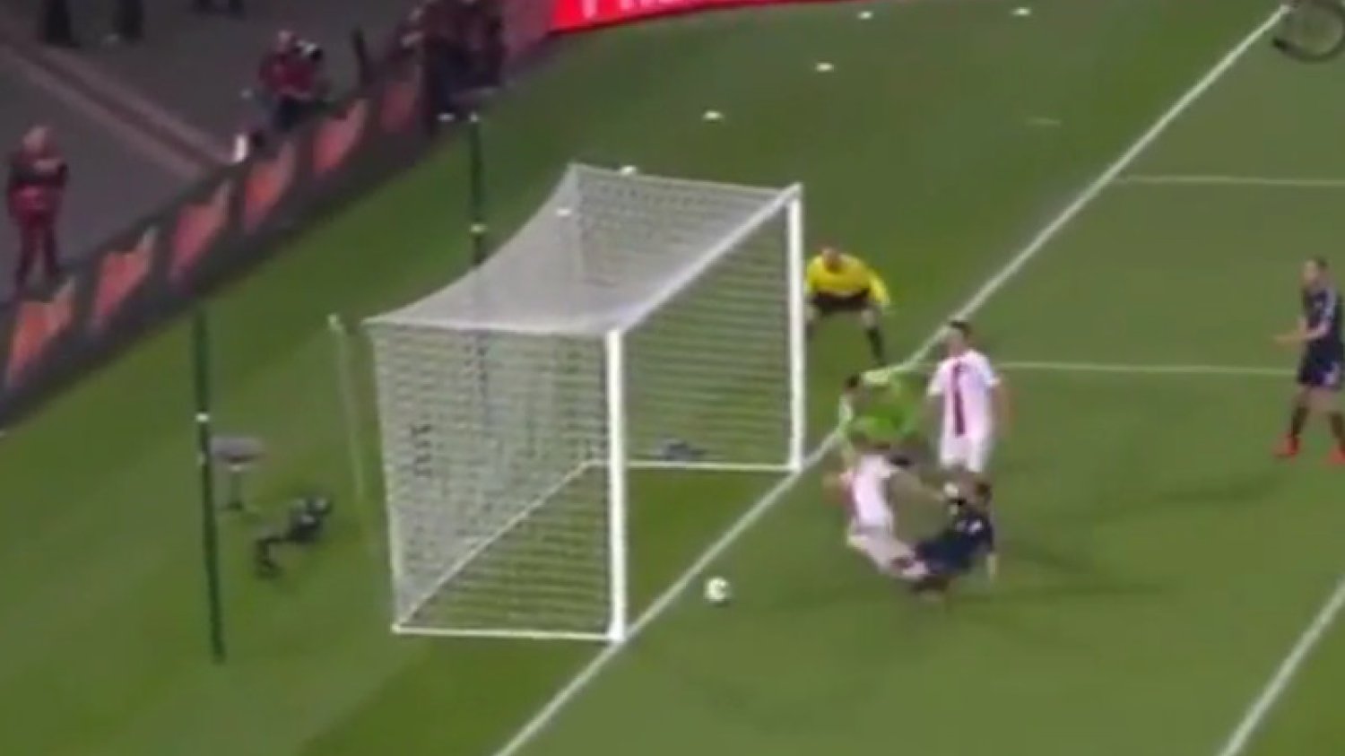 Gol Roberta Lewandowskiego w ostatniej sekundzie meczu Szkocja-Polska.