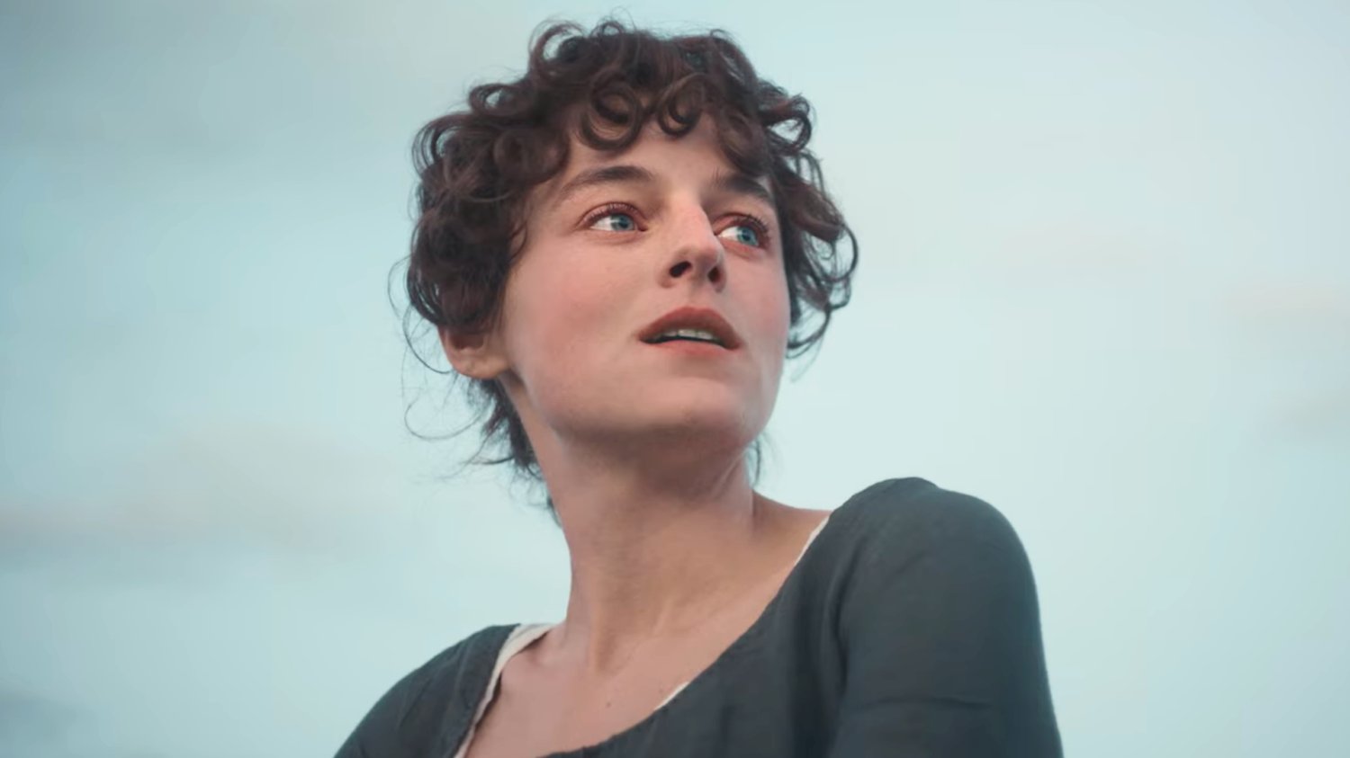 "Duma i uprzedzenie" ma pierwszy teaser. Czuć inspirację wersją z Colinem Firthem Emma Corrin jako Elizabeth Bennet w serialu "Duma i uprzedzenie" Netflixa
