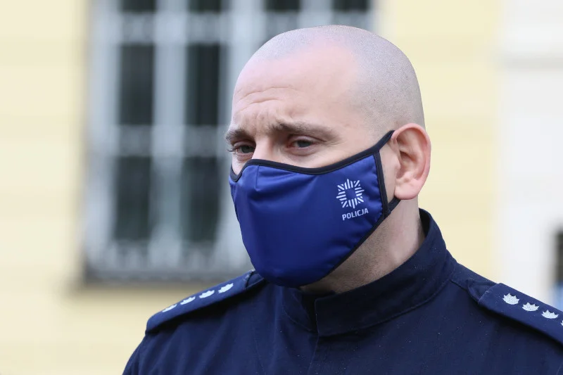 Rzecznik policji wytłumaczył, dlaczego do Warszawy ściągnięto tak duże siły policji. Rzecznik policji wytłumaczył, dlaczego do Warszawy ściągnięto tak duże siły policji.
