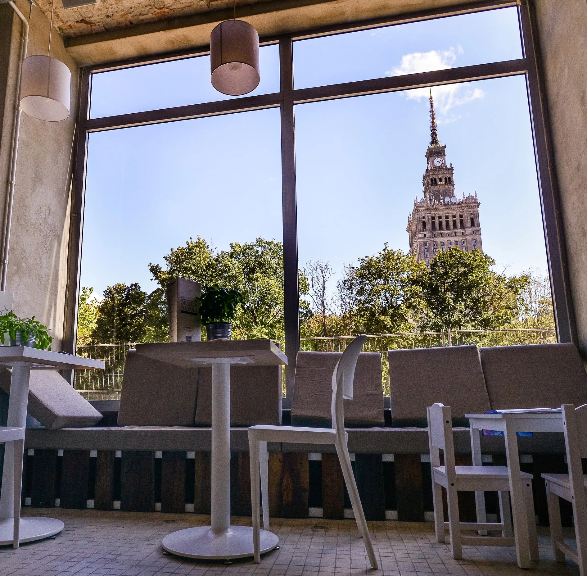 Spacca Napoli to jedna z nielicznych włoskich restauracji w Warszawie o nowoczesnym wystroju.