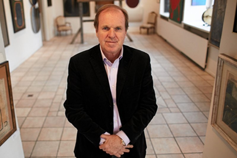 Wojciech Fibak w swojej galerii sztuki na Krakowskim Przedmieściu