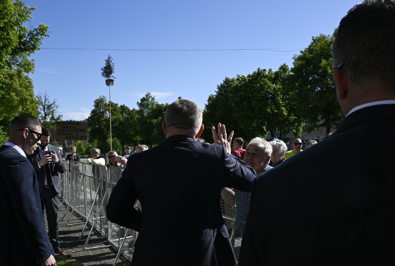 Kim jest sprawca zamachu na Fico? Taki okrzyk wzniósł przed strzałem.