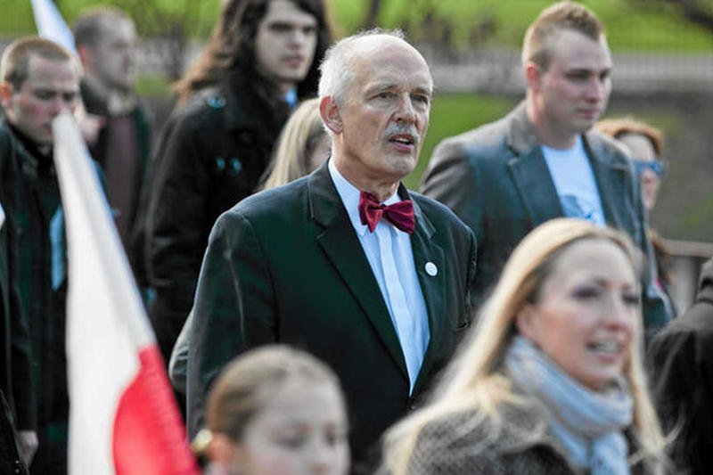Korwin-Mikke podtrzymuje swój kontrowersyjny pomysł ws. odebrania kobiet prawa udziału w głosowaniu wyborczych.