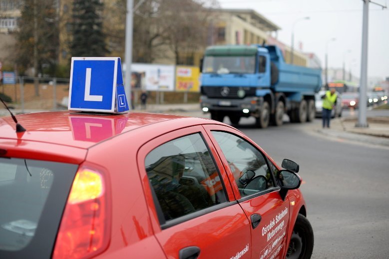 Proponowane zmiany zakładałyby bardziej intensywne kursy na prawo jazdy.
