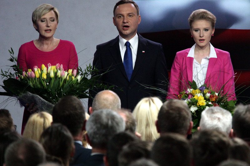 Pierwszy sondaż wyborczy w II turze. 16 proc. Polaków wciąż nie wie, kogo poprze