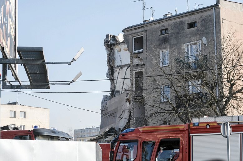 Sprawca wybuchu kamienicy w Poznaniu spowodował wypadek samochodowy, w którym uczestniczył jego syn.