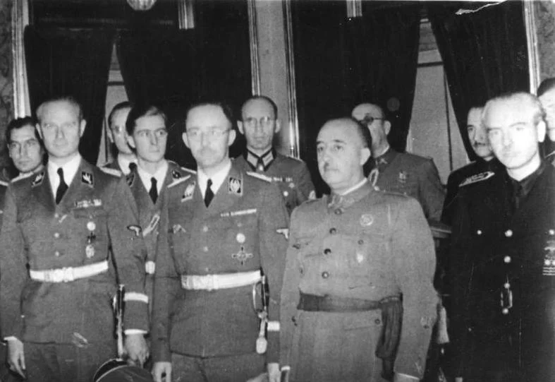 Od lewej Karl Wolff, Heinrich Himmler oraz Franco, 1940 rok. (zdjęcia ilustracyjne)
