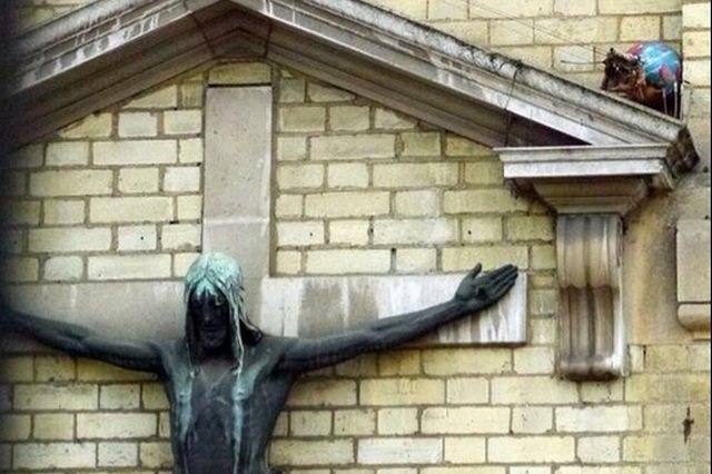 Porzucone piłki do futbolu to podobno najsmutniejszy widok na świecie.