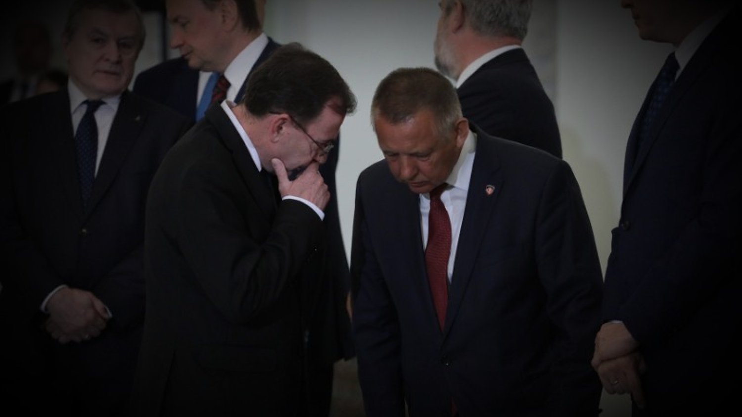 "DGP" ujawnia: Marian Banaś złożył dymisję, ale nie została ona przyjęta.