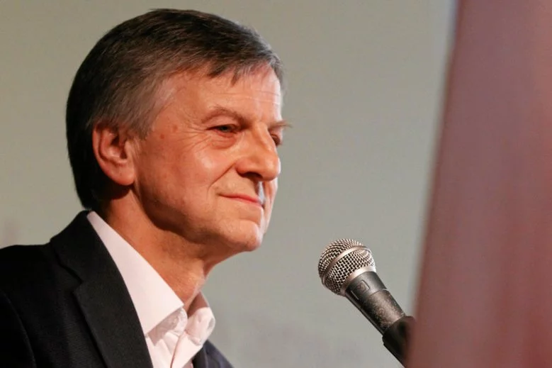 Andrzej Zybertowicz twierdzi, że dziś Żydzi odreagowują swoją bierność wobec Holokaustu na Palestyńczykach.
