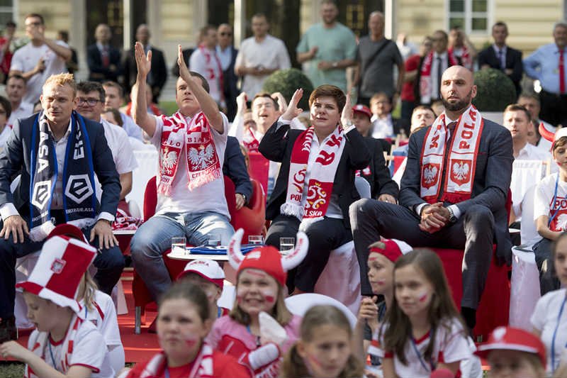 Kancelaria premier Szydło wydała ponad 100 tysięcy złotych na oglądanie meczu Polska-Ukraina.