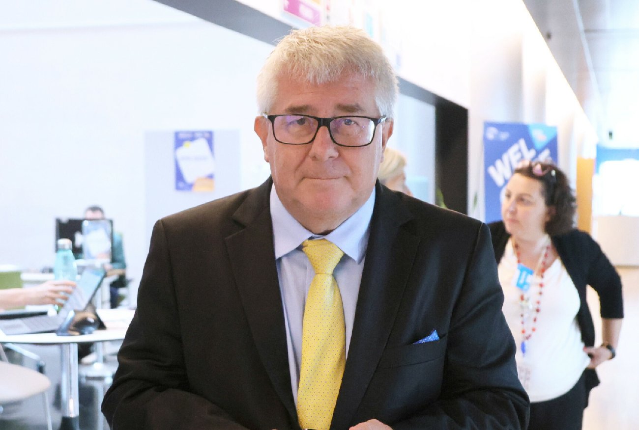 To dlatego Ryszard Czarnecki usłyszy zarzuty. O tej aferze mówi pół Europy.