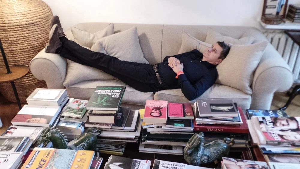 Janusz Palikot w warszawskim mieszkaniu