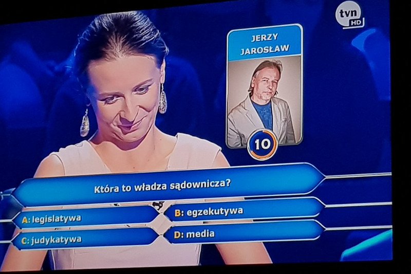 Wskazanie władzy sądowniczej okazało się zbyt trudne, nie pomógł telefon do przyjaciela.