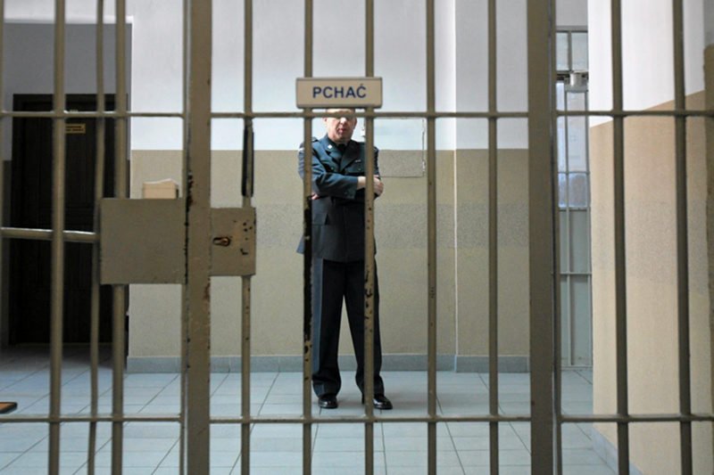 W Polsce bez wyroku można spędzić w areszcie wiele lat.