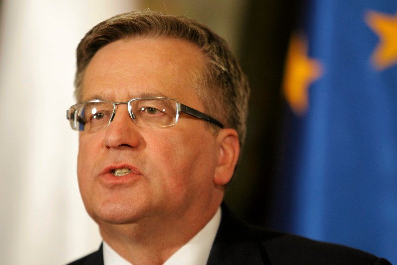 Poseł PiS publikuje zdjęcia, które mają być dowodem na powiązanie Bronisława Komorowskiego z awanturą wokół SKOK-ów.