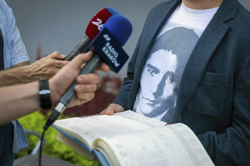 Pan Krzysztof chciał zwrócić uwagę na to, że jego zdaniem niedoszłe zamachy w Warszawie były inspirowane przez policję lub służby. Teraz sam ma kłopoty.