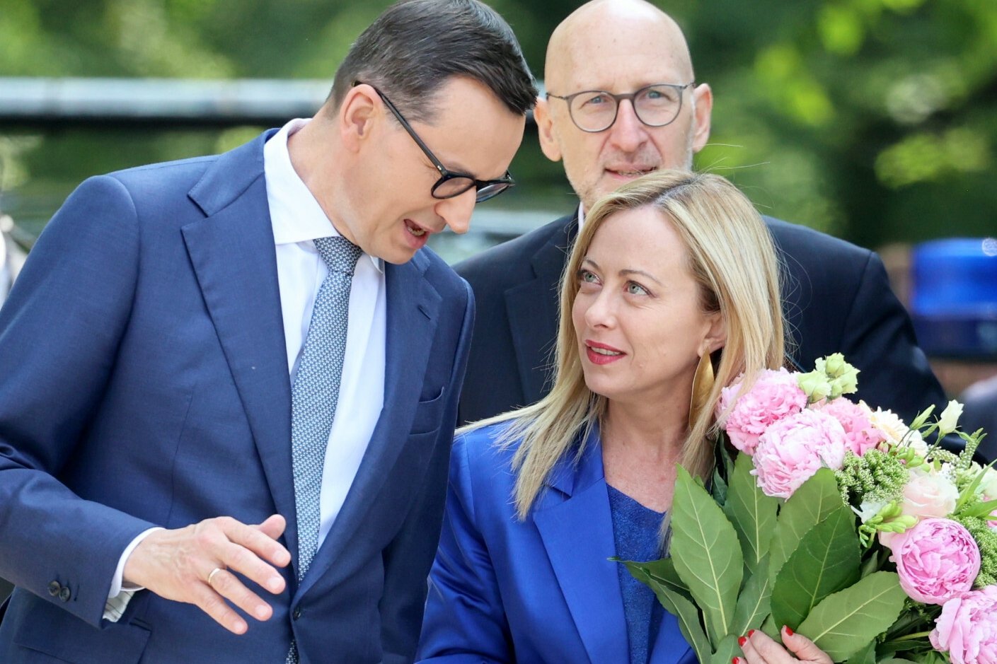 PiS oburza się na słowa Manfreda Webera. Ale nie protestował wobec poparcia premierki Włoch.