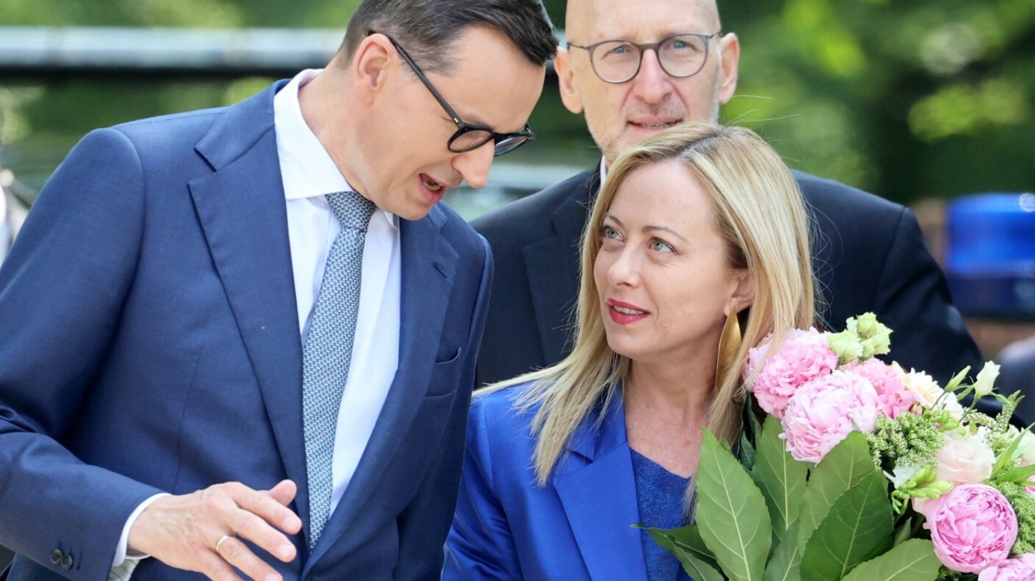 PiS oburza się na słowa Manfreda Webera. Ale nie protestował wobec poparcia premierki Włoch.