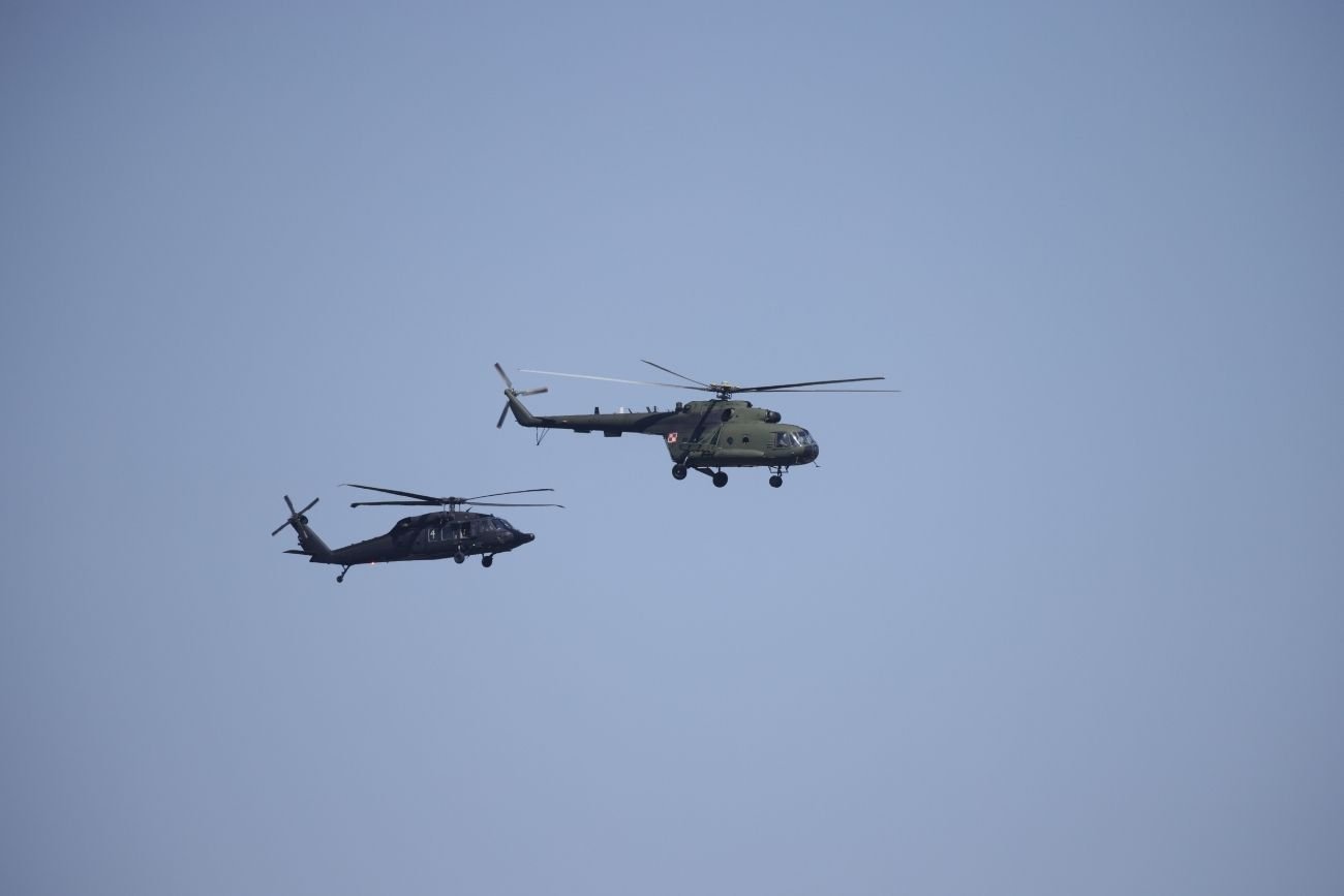 Black Hawki latają nad polską stolicą. Jest reakcja wojska