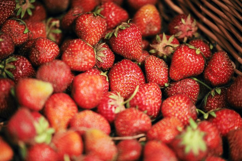 Truskawki zawierają dużo witaminy C.