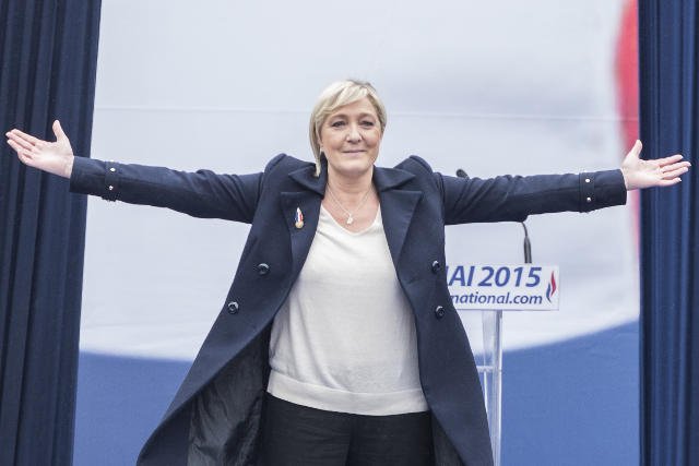 Marie Le Pen ze swoją polityka antyimigrancką zdobywa coraz większe rzesze francuskich wyborców.