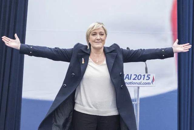 Marie Le Pen ze swoją polityka antyimigrancką zdobywa coraz większe rzesze francuskich  wyborców.