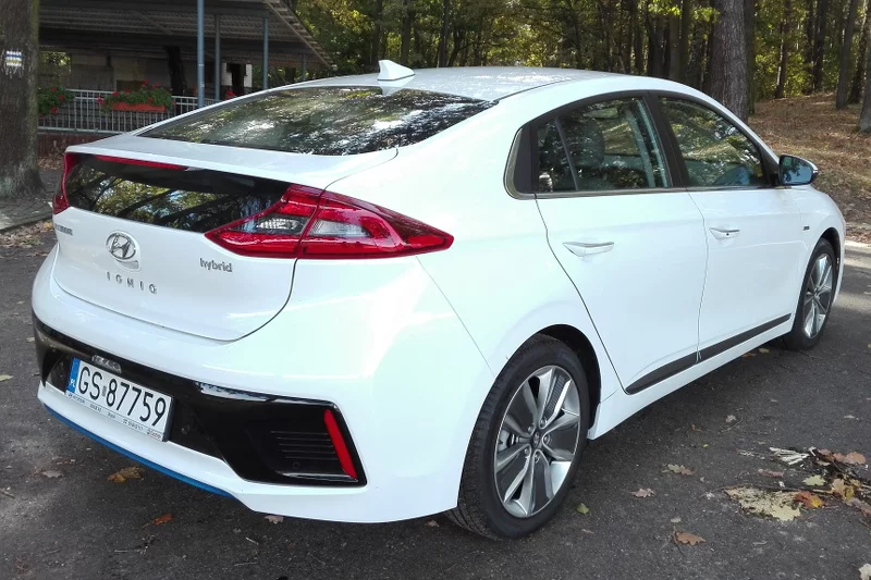 Trzeci bliźniak? Jeździliśmy nową hybrydą od Hyundaia. Ioniq to nie tylko tańsza wersja ikony - Toyoty Prius