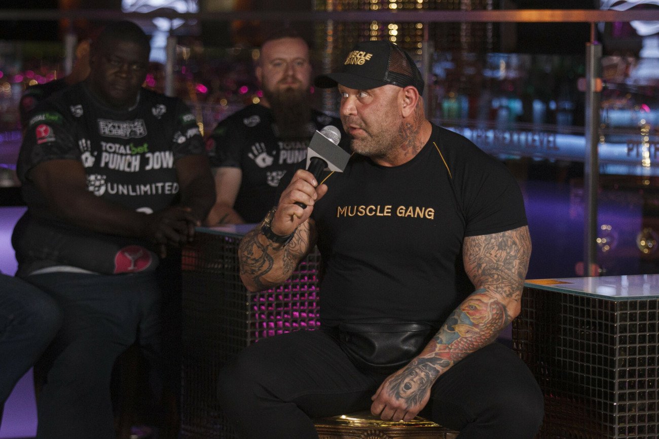 Artur "Waluś" Walczak po walce na piątkowej gali PunchDown we Wrocławiu, wylądował w szpitalu, w stanie krytycznym.