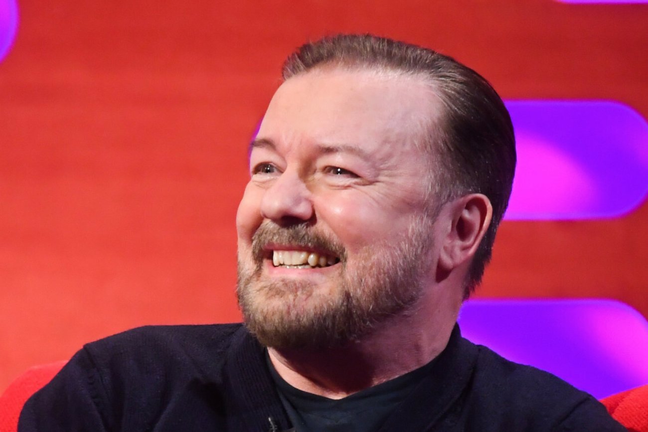 Ricky Gervais skrytykowany za żarty z osób transpłciowych.