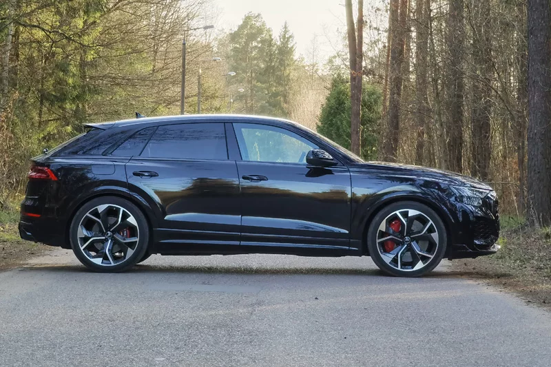 Z tej perspektywy wygląda nawet bardzie jak kombi niż SUV.