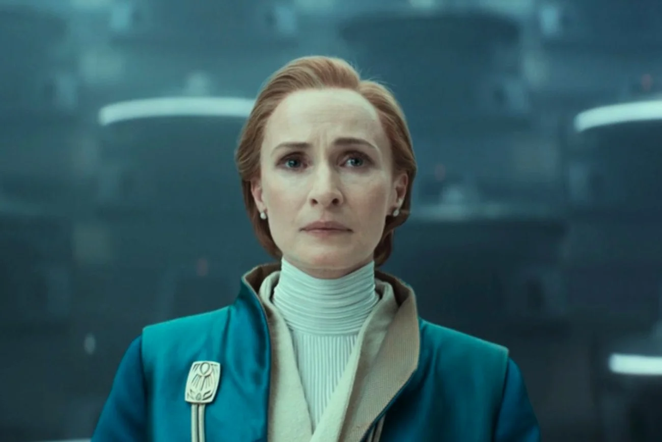 Genevieve O'Reilly jako Mon Mothma w 2. sezonie "Andora"