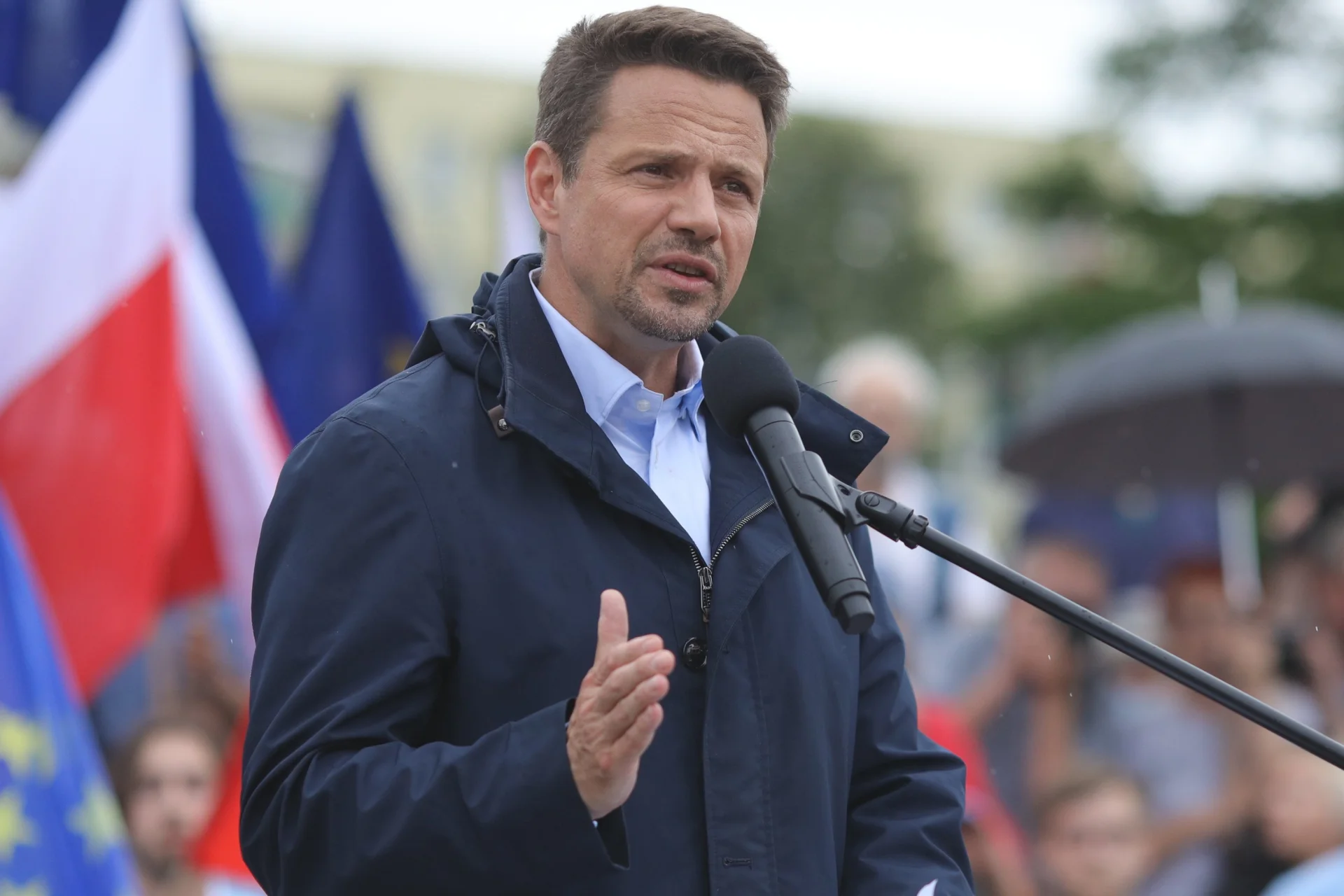 Kandydat KO jest minimalnie na prowadzeniu na nieco ponad tydzień przed drugą turą wyborów prezydenckich.
