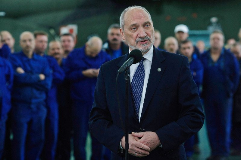 Polsko-ukraiński śmigłowiec okazał się być wyłącznie... figurą retoryczną Antoniego Macierewicza.