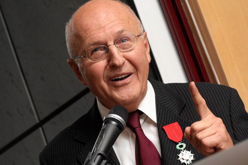 Wybitny dziennikarz i ekspert spraw międzynarodowych, Marek Ostrowski, został odznaczony francuskim Orderem Legii Honorowej.