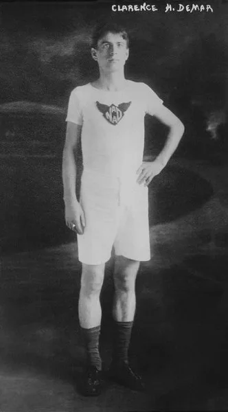 Clarence DeMar - siedmiokrotny zwycięzca maratonu bostońskiego.