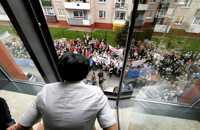 Zdaniem bohaterki wywiadu, wśród pielęgniarek brakuje solidarności zawodowej. Ta zaś pozwoliłaby im walczyć o lepsze wynagrodzenia, nawet w radykalny sposób.