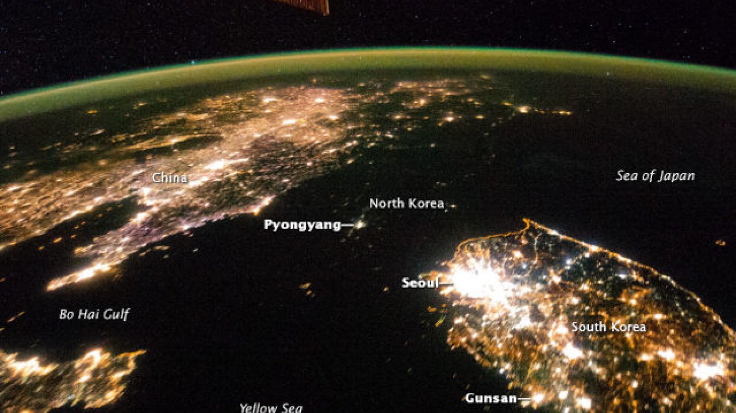 Gdy zapada noc, Korea Północna pogrąża się w ciemności